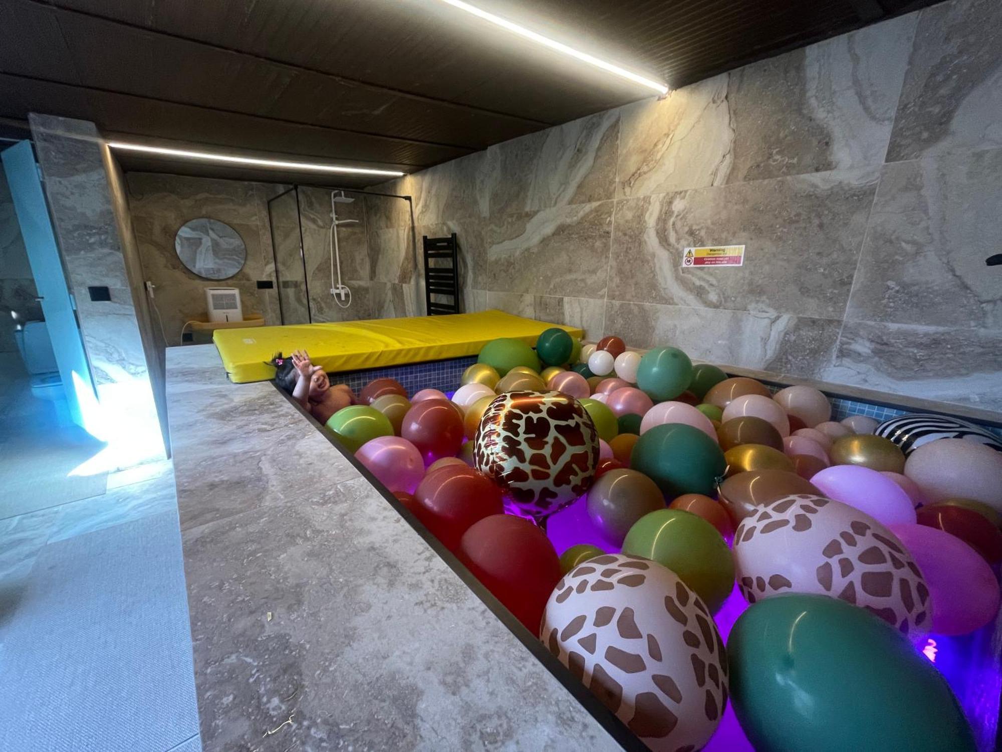Hearts & Ponies Apartamentos Con Piscinas Privadas Cerca De La Warner Chinchón Esterno foto
